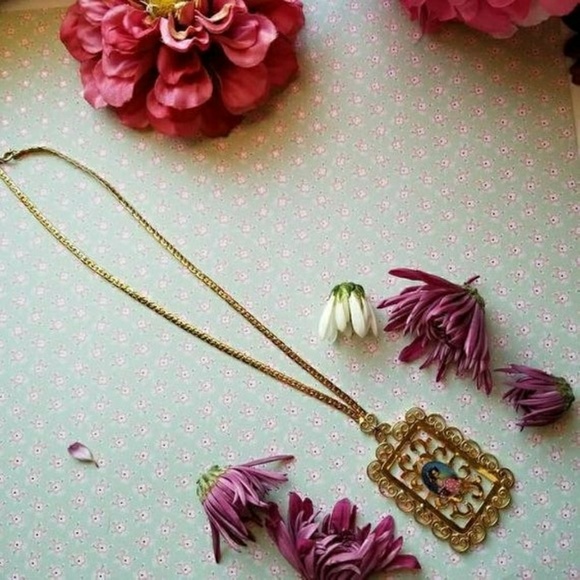 Relisted- Vintage Hobe necklace Auguste Strobl gold cameo - Picture 4 of 8